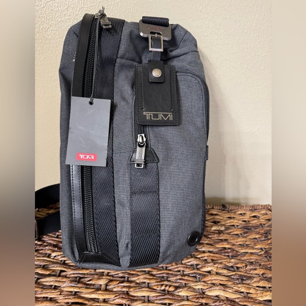 TUMI MURADO SLING